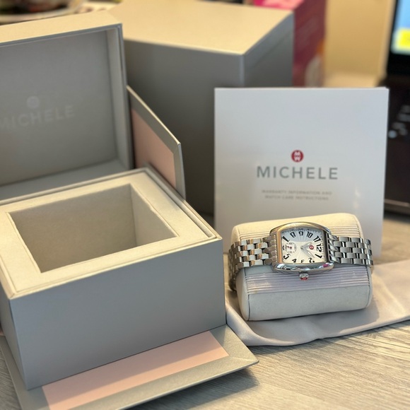 Beautiful Watch - Picture 10 of 10